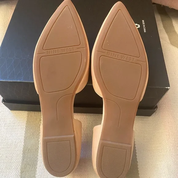 Nude/Natural Nine West Flats (NWOT) - Picture 9 of 12